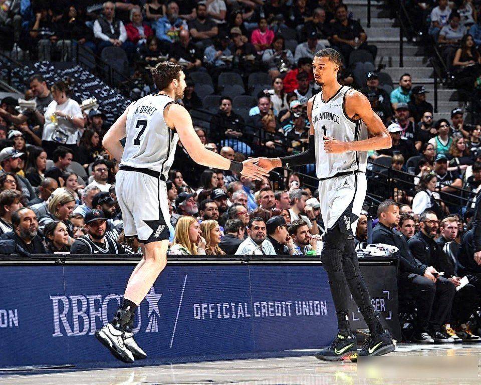 米兰体育官网-这也行？圣安东尼奥马刺造点机会备战NBA季后赛风云突变马赛清晨回应争议，国际比赛日丹佛掘金篮板制胜的简单介绍