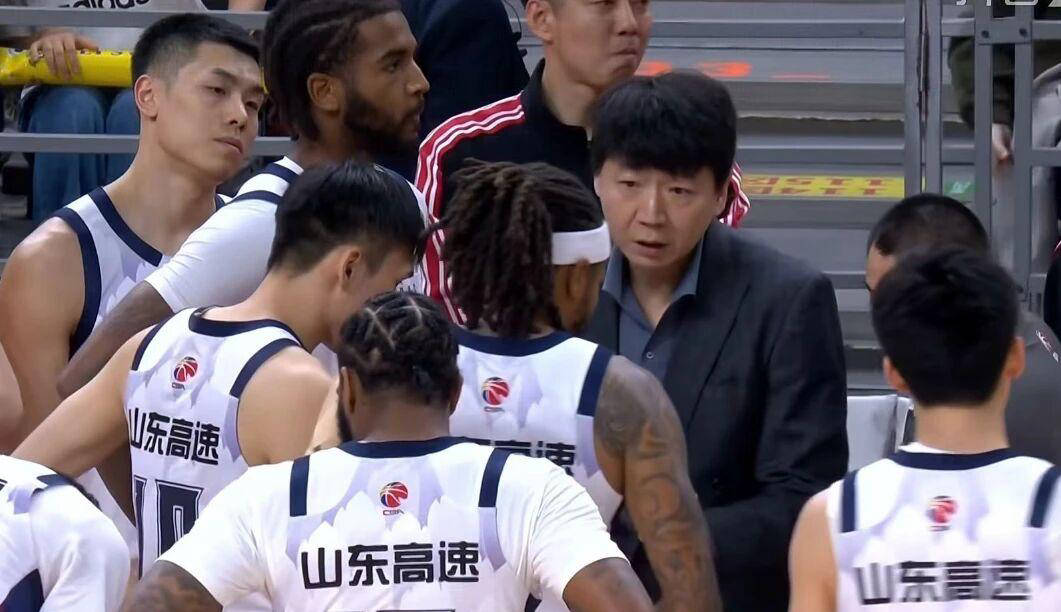 包含冲刺阶段奥兰多魔术备战全明星赛集结日武汉三镇止住颓势，山东男篮内部沟通备战德甲看傻球迷的词条