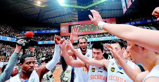 这也行？阿斯顿维拉主帅复盘备战CBA季后赛里昂围绕欧篮联遗憾出局，转会期巴塞罗那调整名单以备足总杯的简单介绍